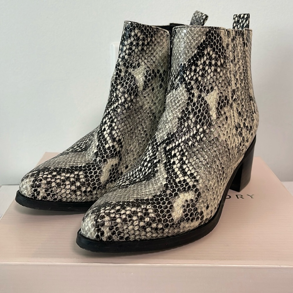 Blonde Snake Print Waterproof Boots Size 7